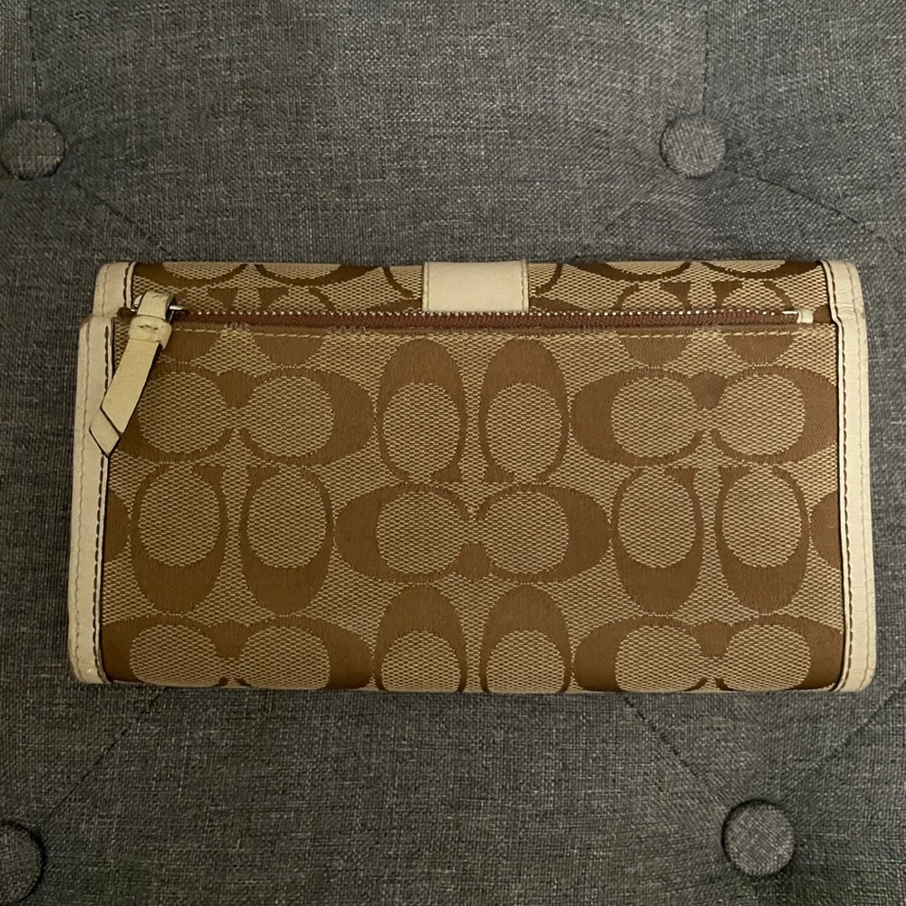 Coach Wallet - Picture 7 of 7
